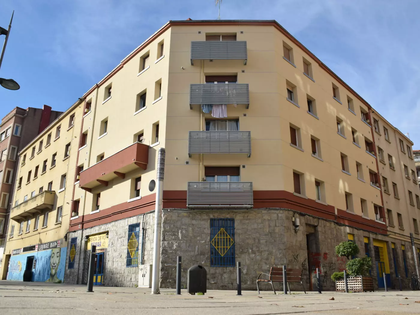 Reforma fachada exterior vitoria gasteiz alava despues
